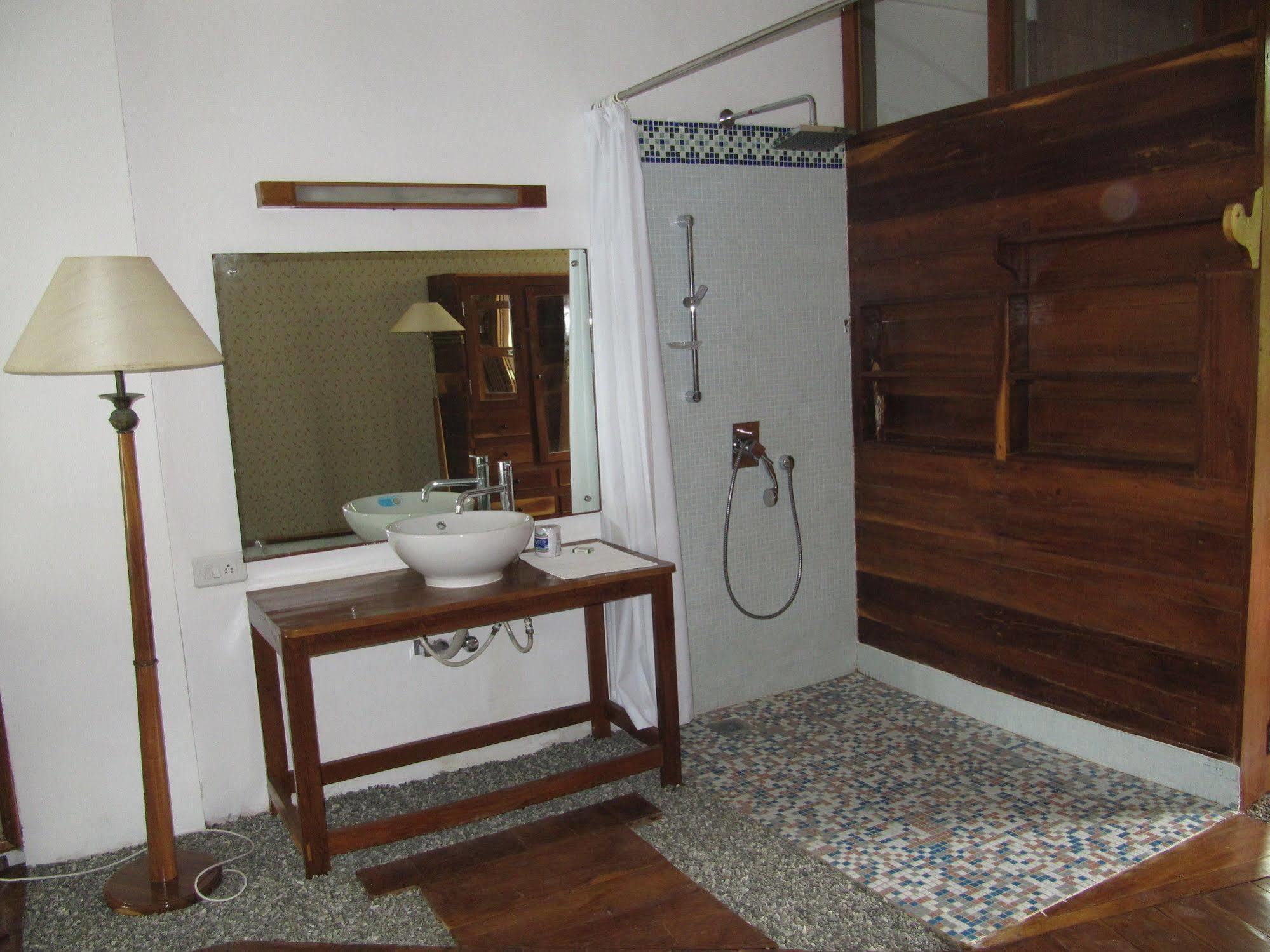 Hotel The Eco Varkala Esterno foto